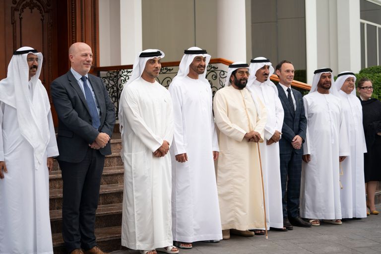 محمد بن زايد خلال استقباله رؤساء الأرشيفات الوطنية في العالم.