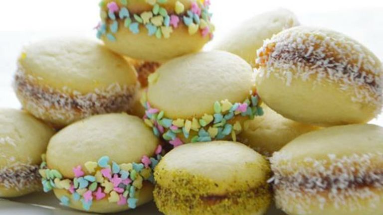 طريقة عمل اللانكشير بجوز الهند طريقة عمل اللانكشير الملون والهش