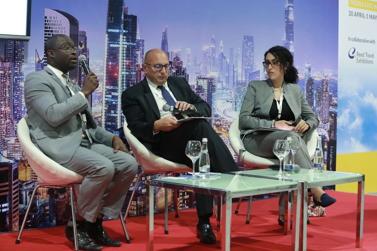 طيران الإمارات 