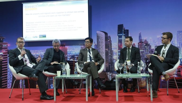 طيران الإمارات 