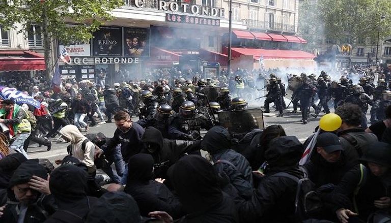 مواجهات بين الشرطة الفرنسية والمتظاهرين في باريس