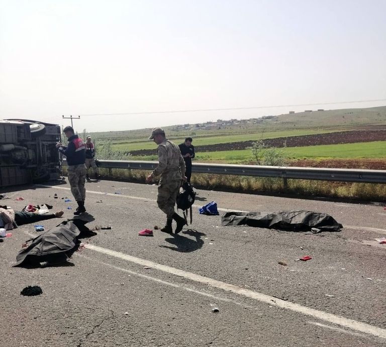 الحافلة انقلبت بعد فقد السائق السيطرة على عجلة القيادة