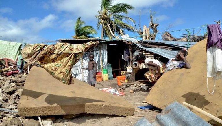 أحد الأحياء المتضرّرة من إعصار "كينيث" وانهيار جبل النفايات بموزمبيق.