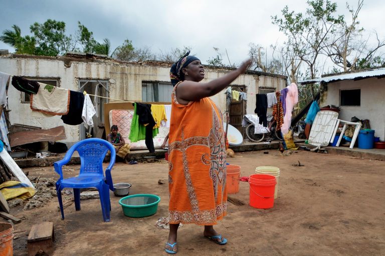 أحد الأحياء المتضرّرة من إعصار "كينيث" وانهيار جبل النفايات بموزمبيق.