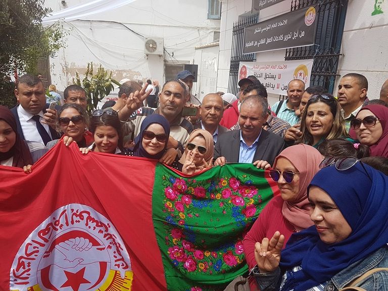 مظاهرات شعبية حاشدة ضد الشاهد والإخوان