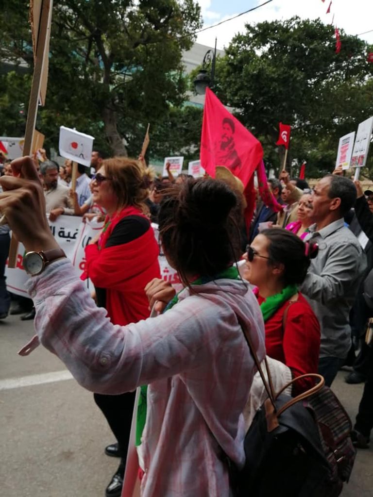 مظاهرات شعبية حاشدة ضد الشاهد والإخوان