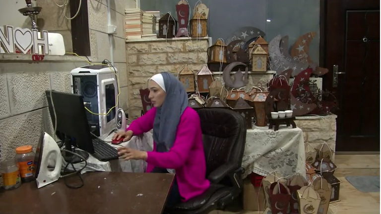 "ورشة للفوانيس" تضيء حياة أردنية شغوفة بزينة شهر الصوم