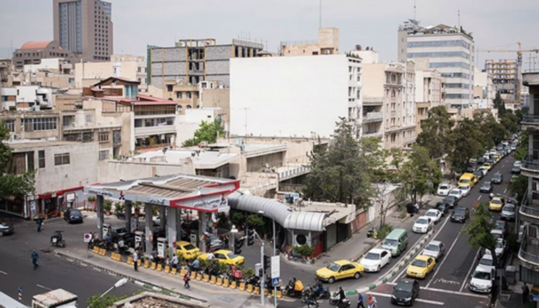 ازدحام للسيارات أمام محطات الوقود في إيران