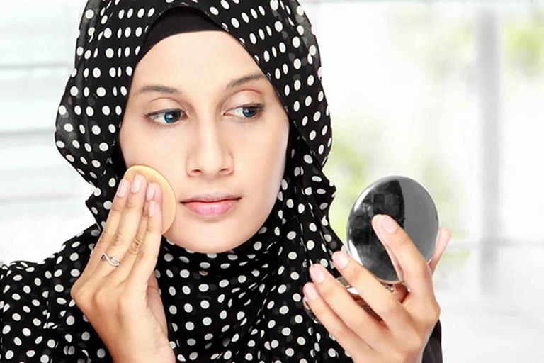 نصائح لترطيب البشرة في رمضان الصيام يجعل البشرة تحتاج إلى عناية خاصة