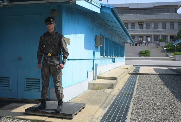 عودة السياحة إلى قرية الهدنة على الحدود بين الكوريتين