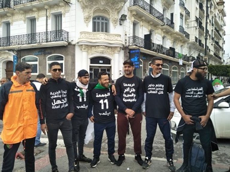 الجزائريون يواصلون مظاهراتهم للجمعة الـ 11 المطالبة برحيل رموز نظام بوتفليقة الجزائريون يواصلون مظاهراتهم للجمعة الـ11