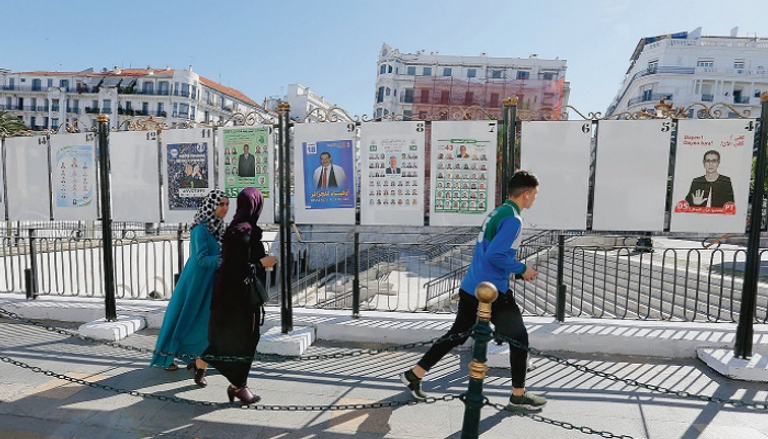 لافتات دعائية لمرشحين محتملين لرئاسيات الجزائر