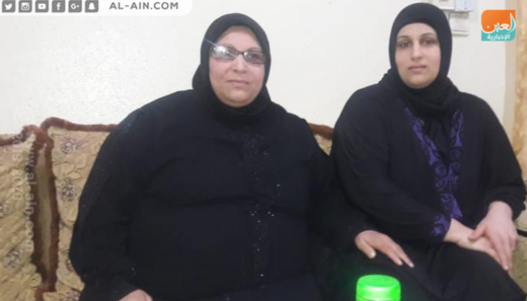 والدة وشقيقة الفلسطيني المختطف في سجون تركيا