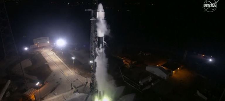 "سبيس إكس" تطلق بنجاح "فالكون 9"