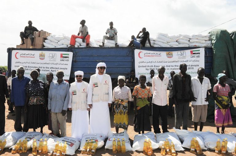 مساعدات إماراتية لأسر ضحايا إعصار