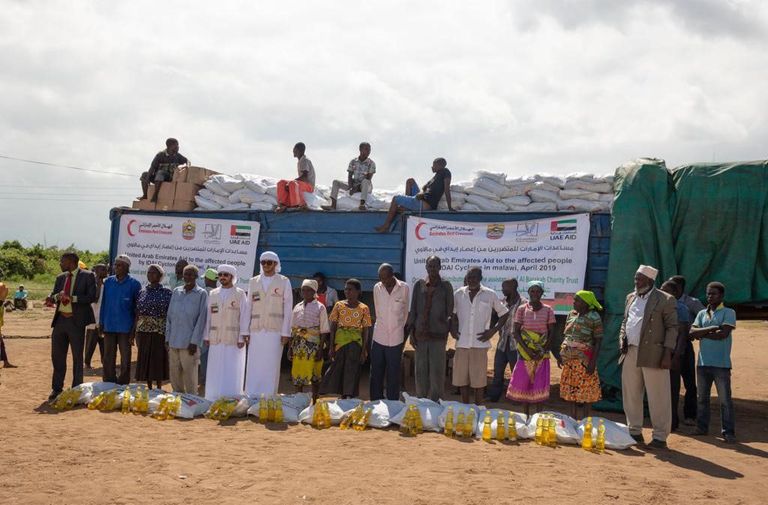 مساعدات إماراتية لأسر ضحايا إعصار
