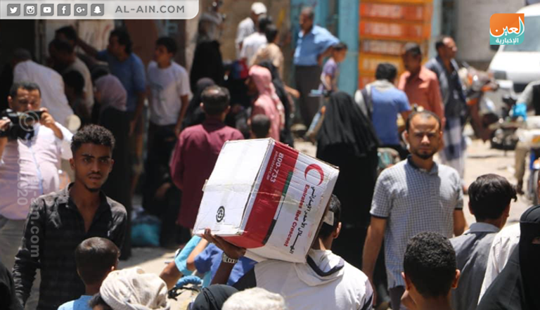 الهلال الأحمر الإماراتي يواصل تقديم المساعدات الإنسانية في تعز.