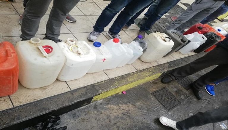 إضراب عمال نقل المحروقات يصيب تونس بالشلل