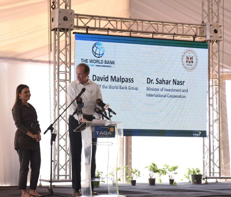 رئيس البنك الدولي يستمع لشرح حول مشروع بنبان