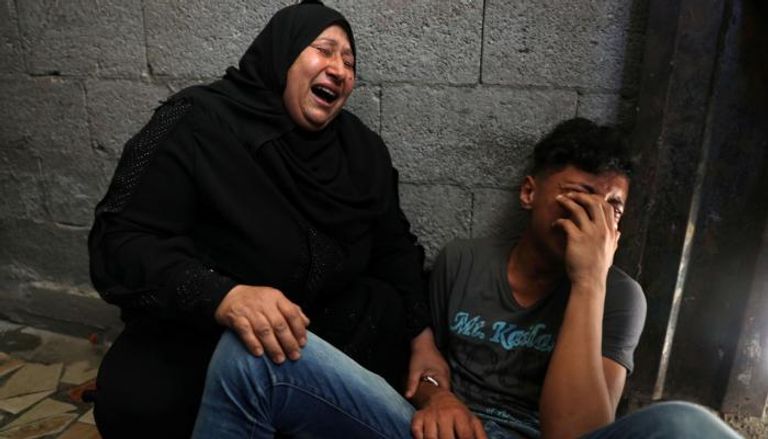أقارب أحد شهداء القصف الإسرائيلي على غزة