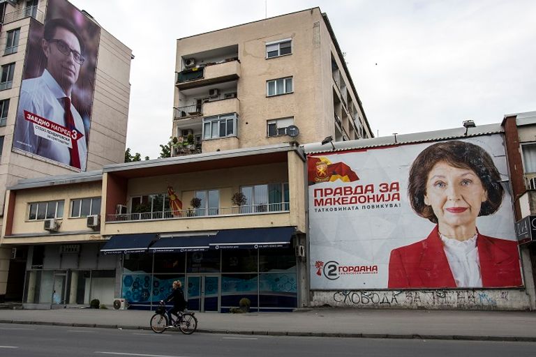 ملصقات لمرشحي الإعادة في مقدونيا ملصقات لمرشحي الإعادة في مقدونيا