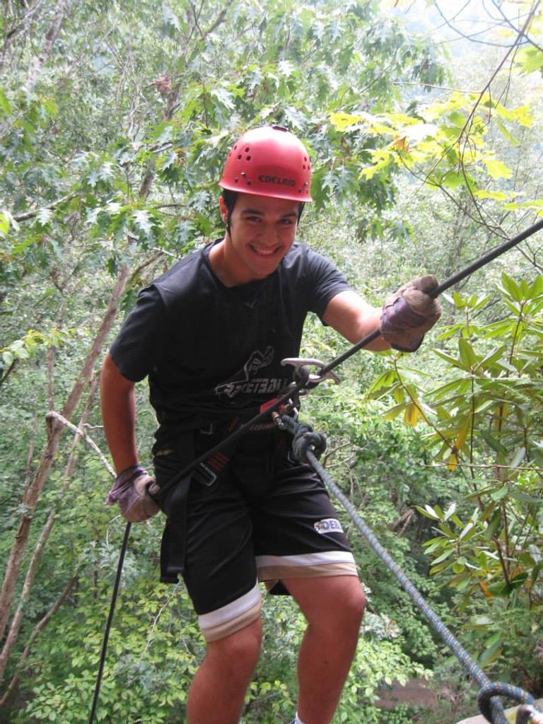 الشاب الإماراتي أحمد سليم قبل تخفيض وزنه.