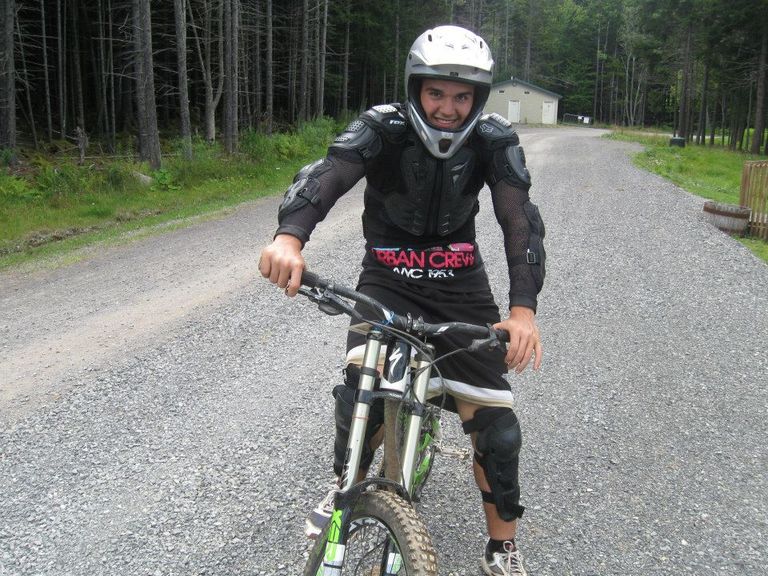 الشاب الإماراتي أحمد سليم قبل تخفيض وزنه.