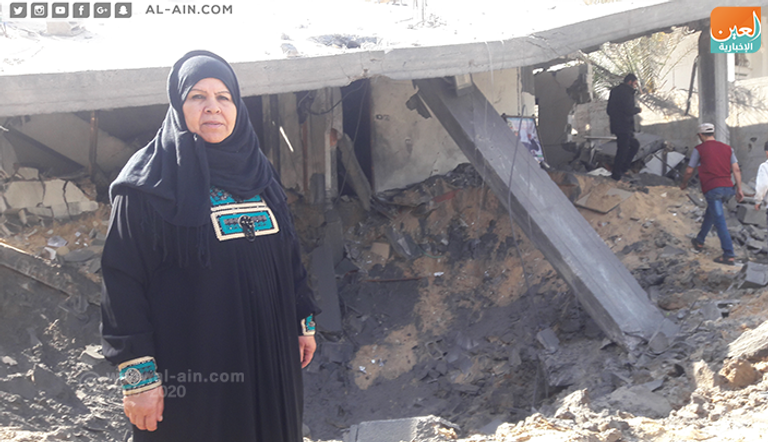 آثار الدمار على منزل الأسير المحرر مصطفى الأسطل