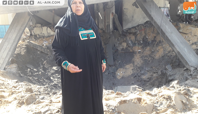 آثار الدمار على منزل الأسير المحرر مصطفى الأسطل