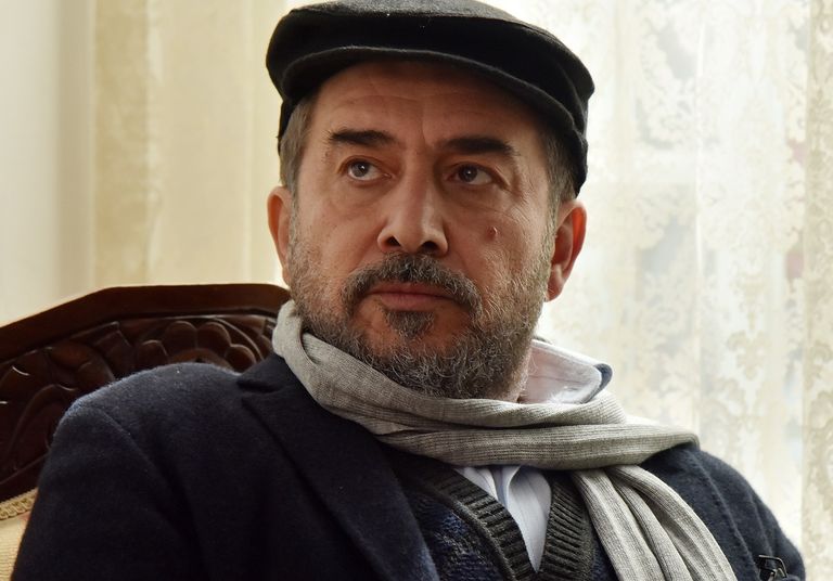 مشهد من مسلسل "عندما تشيخ الذئاب"