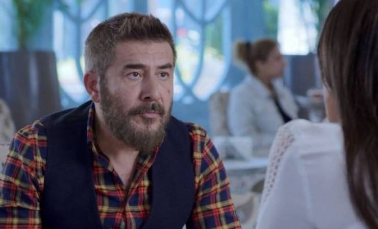 مشهد من مسلسل "عندما تشيخ الذئاب"