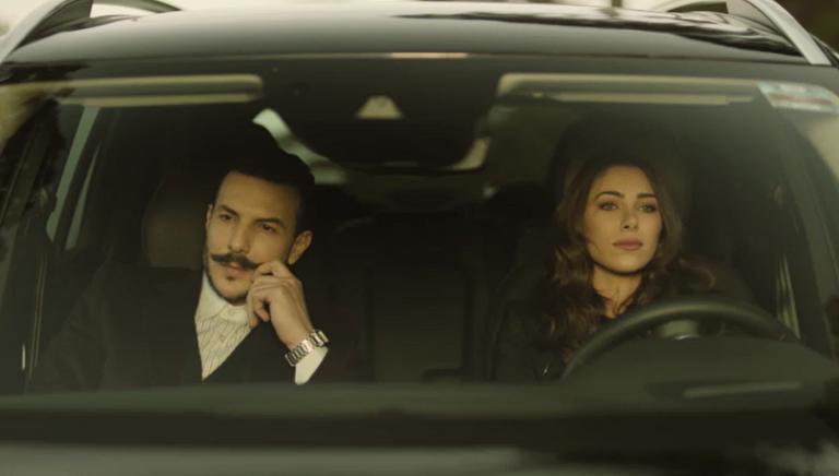 مشهد من مسلسل "عندما تشيخ الذئاب"