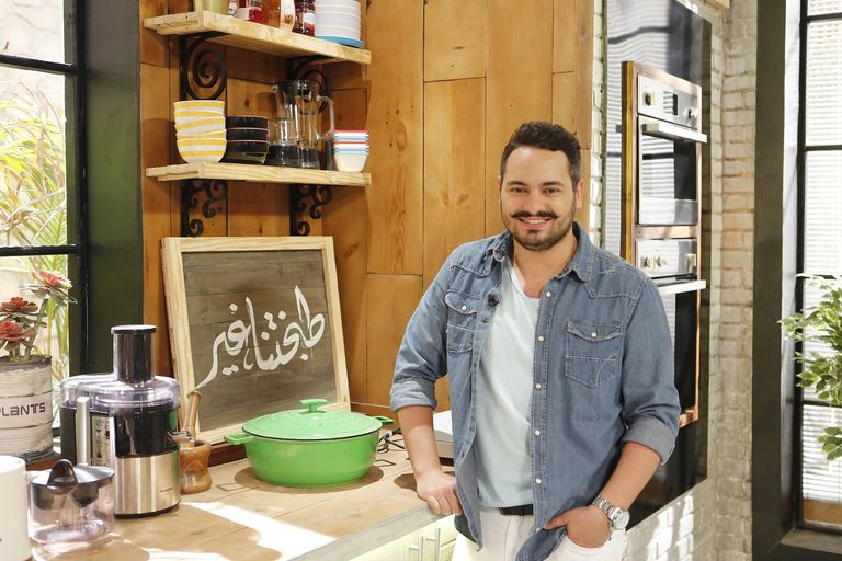 مشهد من مسلسل "عندما تشيخ الذئاب"