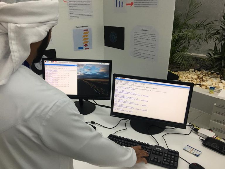 طلاب إماراتيون يبتكرون نظاما للأمن الإلكتروني بالذكاء الاصطناعي