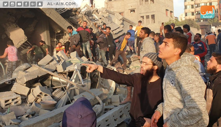 حطام أحد المباني التي استهدفتها طائرات الاحتلال خلال قصف غزة