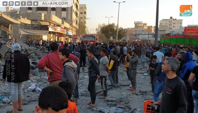 حطام أحد المباني التي استهدفتها طائرات الاحتلال خلال قصف غزة