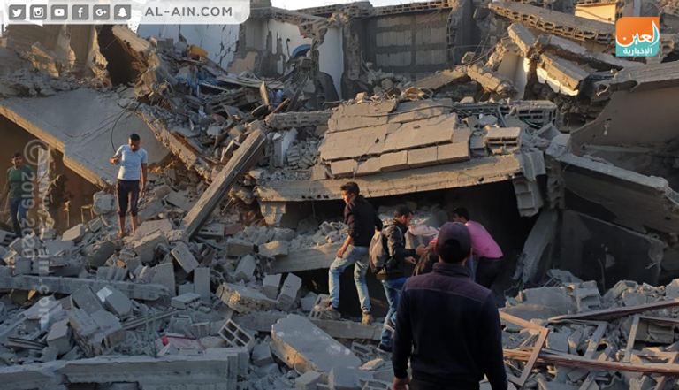 حطام أحد المباني التي استهدفتها طائرات الاحتلال خلال قصف غزة