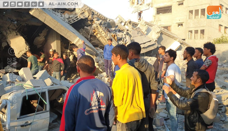 حطام أحد المباني التي استهدفتها طائرات الاحتلال خلال قصف غزة