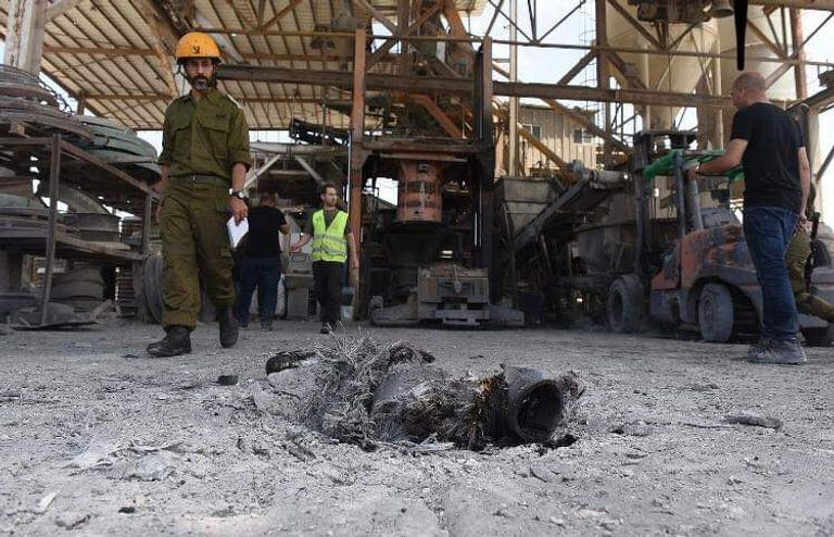 حطام أحد المباني التي استهدفتها طائرات الاحتلال خلال قصف غزة