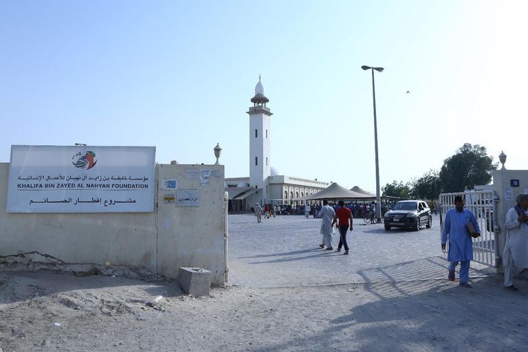 مشروع إفطار صائم الذي تنفذه مؤسسة خليفة الإنسانية 