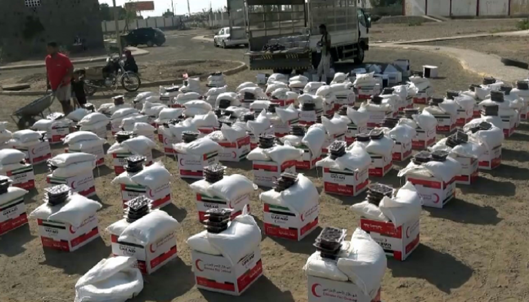 الإمارات توزع 1260 سلة غذائية على أسر الشهداء بـ