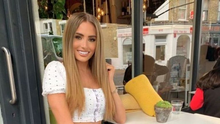 جورجي كلارك يتابعها 226 ألف شخص على انستاغرام