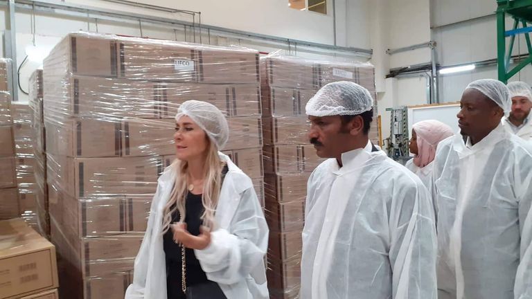 جولة السفير الإثيوبي داخل الشركة الإماراتية