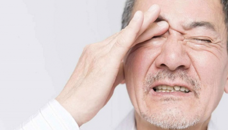 التهاب النخاع والعصب البصري يمكن أن يسبب العمى.
