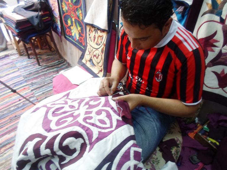 "الخيامية" مهنة لكثير من الأسر المصرية.