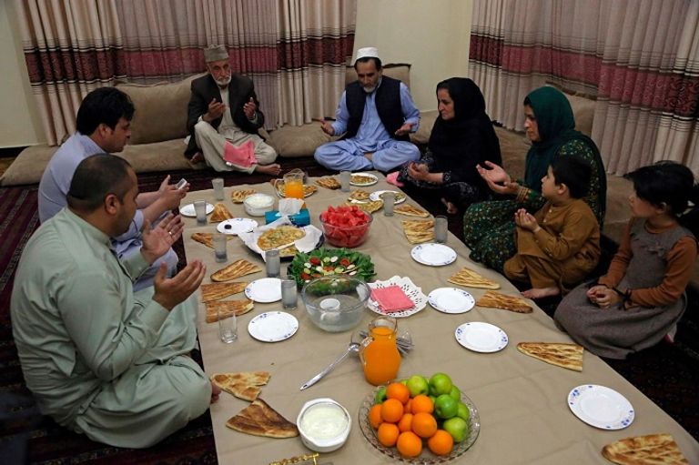 احتفالات الدول بأول أيام شهر رمضان