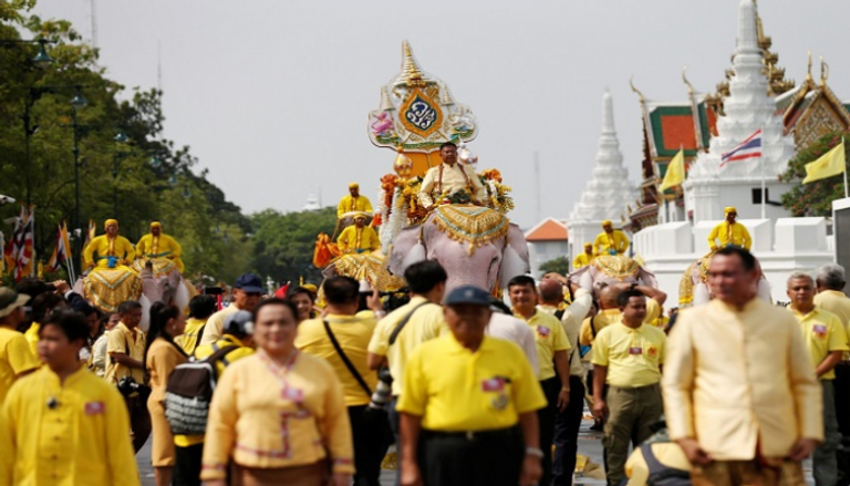 مسيرة أفيال لتحية الملك الجديد في تايلاند