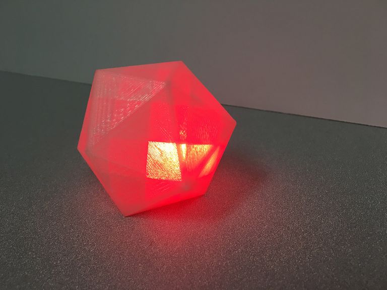 روبوت يضحك باستفزاز حتى يضربه المستخدم