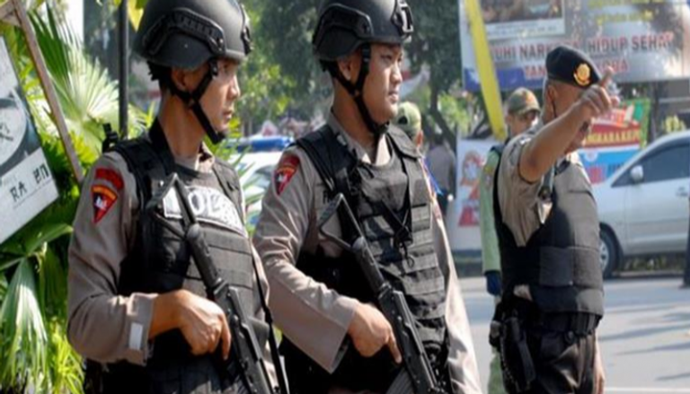 عناصر من الشرطة الإندونسية