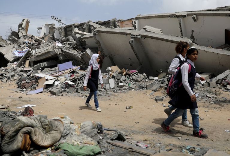 غزة عقب العدوان.. أمل الحياة يكسر ألم المجزرة